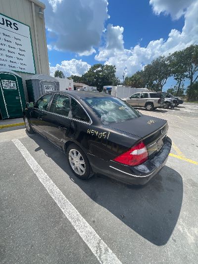 2005 Ford Five Hundred Location - Ford - Row 34 - Stock # H54051