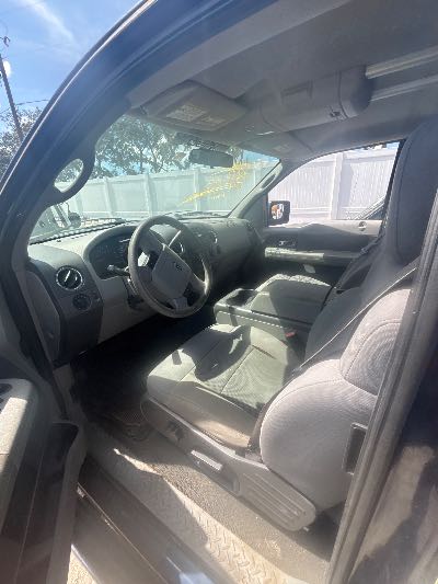 2005 Ford F-150 Location - Large Trucks & Vans - Row 32 - Stock # H54070