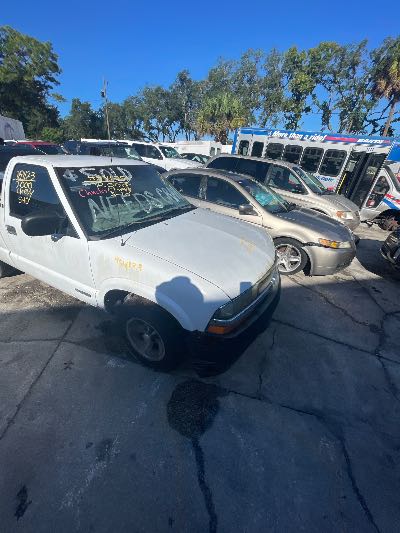 2000 Chevrolet S-10 Location - GM - Row 26 - Stock # H54123