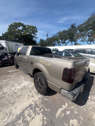 2005 Ford F-150 Location - Large Trucks & Vans - Row 48 - Stock # H54219