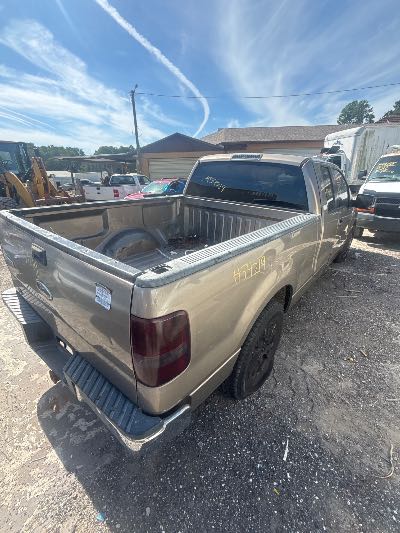 2005 Ford F-150 Location - Large Trucks & Vans - Row 48 - Stock # H54219