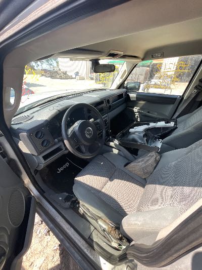 2006 Jeep Commander Location - Chrysler - Row 41 - Stock # H54217