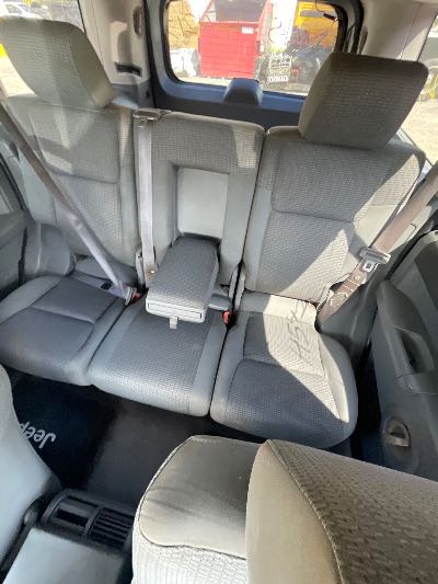 2006 Jeep Commander Location - Chrysler - Row 41 - Stock # H54217