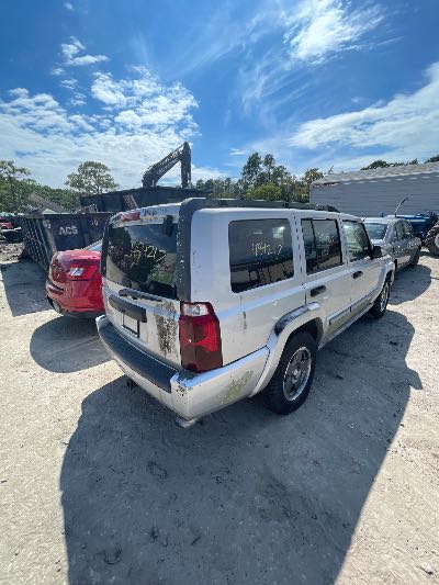 2006 Jeep Commander Location - Chrysler - Row 41 - Stock # H54217