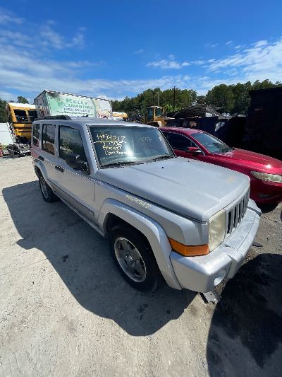 2006 Jeep Commander Location - Chrysler - Row 41 - Stock # H54217
