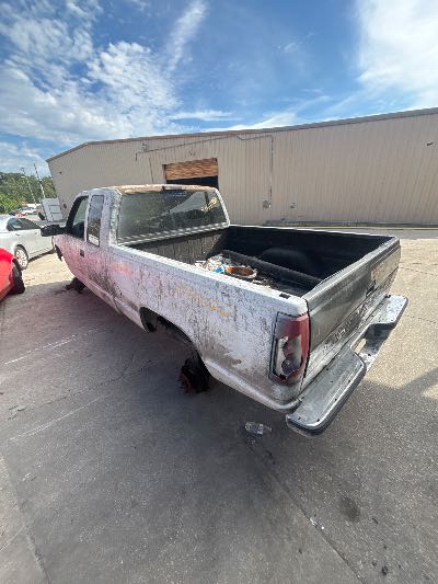 1995 Chevrolet C/K 2500 Location - Large Trucks & Vans - Row 48 - Stock # H54223