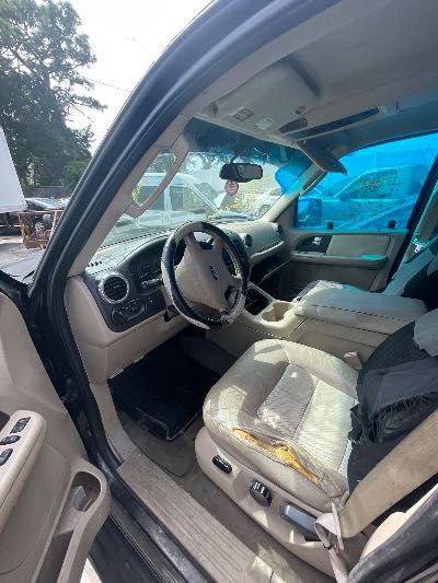 2003 Ford Expedition Location - Large Trucks & Vans - Row 34 - Stock # H54081