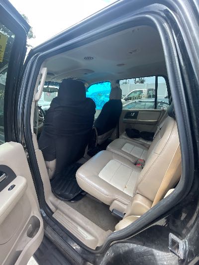 2003 Ford Expedition Location - Large Trucks & Vans - Row 34 - Stock # H54081