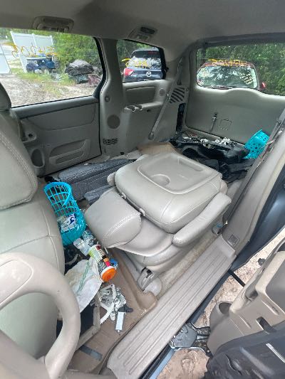 2006 Toyota Sienna Location - Imports - Row 11 - Stock # H54205