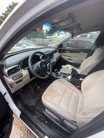 2016 Kia Sorento Location - Imports - Row 12 - Stock # H54338