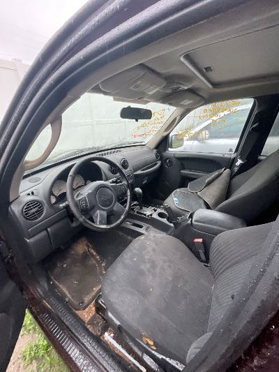 2004 Jeep Liberty Location - Chrysler - Row 43 - Stock # H54314