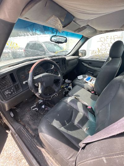 2003 Chevrolet Silverado 1500 Location - Large Trucks & Vans - Row 14 - Stock # H54312