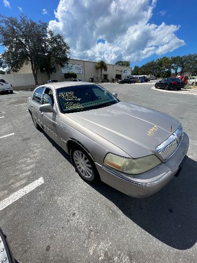 2003 Lincoln Town Car Location - Ford - Row 26 - Stock # H54417