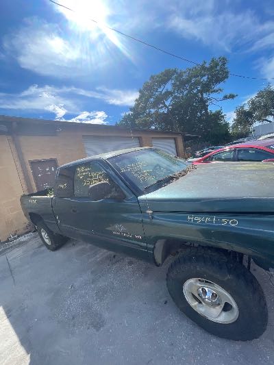 2001 Dodge Ram 1500 Location - Large Trucks & Vans - Row 16 - Stock # H54450