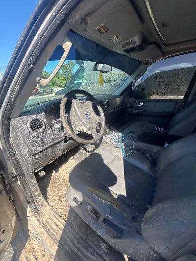 2003 Ford Expedition Location - Large Trucks & Vans - Row 15 - Stock # H54461