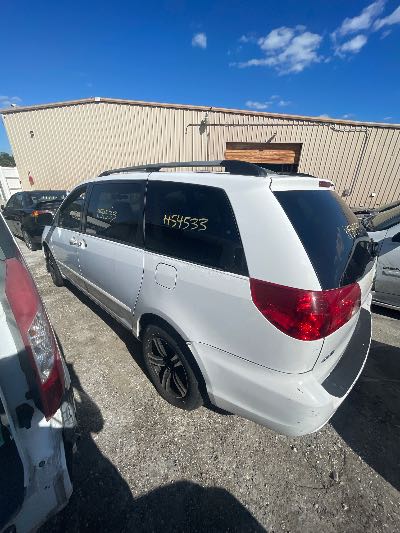 2006 Toyota Sienna Location - Imports - Row 21 - Stock # H54533