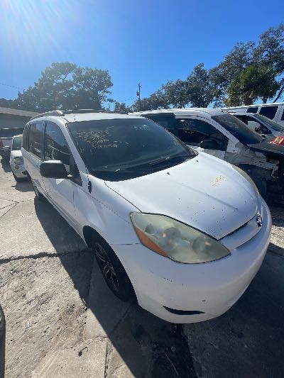 2006 Toyota Sienna Location - Imports - Row 21 - Stock # H54533