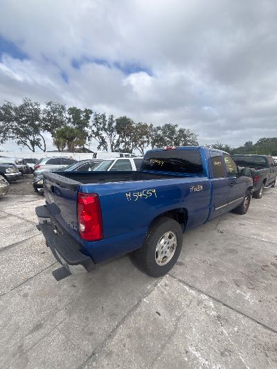 2003 Chevrolet Silverado 1500 Location - Large Trucks & Vans - Row 18 - Stock # H54559